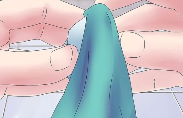 Cách tháo chip quần áo